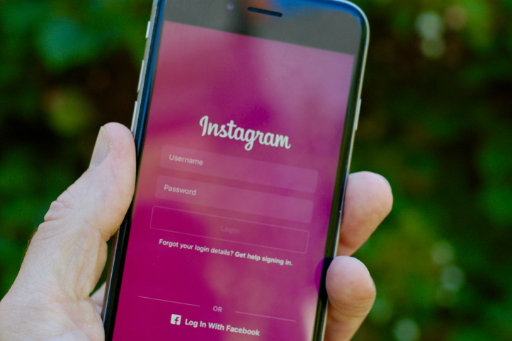 Ən zəngin "Instagram" ulduzlarının adları açıqlandı