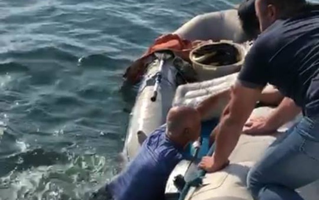 Su Polisi balıqçının həyatını xilas etdi    - FOTOLAR- VİDEO