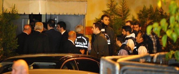 Türkiyə polisi baş  konsulluğa daxil oldu - FOTO