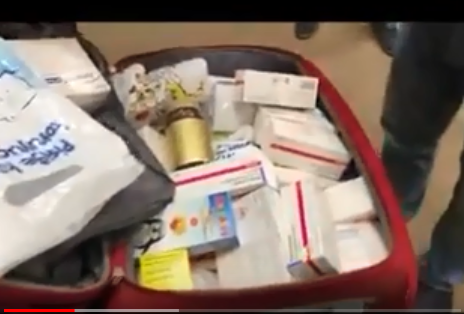 Aereportda ƏMƏLİYYAT:   Çantalardan 137 adda dərman, 35 eynək...(VİDEO)