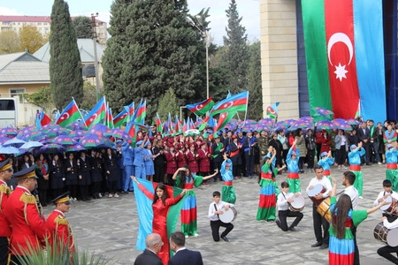 Abşeronda Dövlət Bayrağı Günü münasibəti ilə tədbir keçirilib -  FOTOLAR