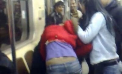Metroda oğlanın vurduğu qız danışdı:  Deyir ki, əcəb etmişəm... - FOTO 