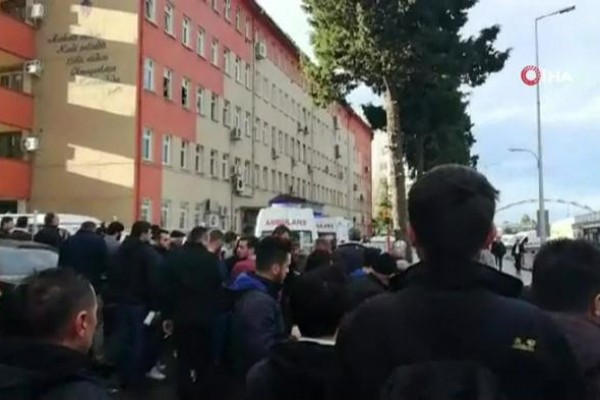 Türkiyədə polis əməkdaşı rəisini güllələyərək öldürdü - Yaralılar var (VİDEO)