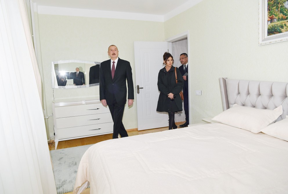 İlham Əliyev və xanımı məcburi köçkünlər üçün tikilən kompleksin açılışında - FOTO-YENİLƏNİB