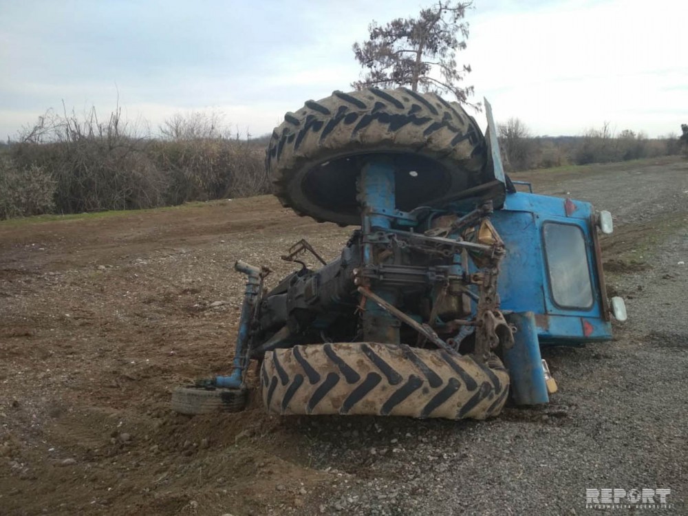 Ağcabədidə təcili yardım maşını traktorla toqquşdu - Xəsarət alan var (FOTO)