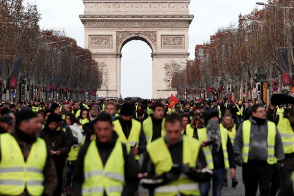 “Sarı jiletlilər” 43 min nəfəri işsiz qoydu - Fransada