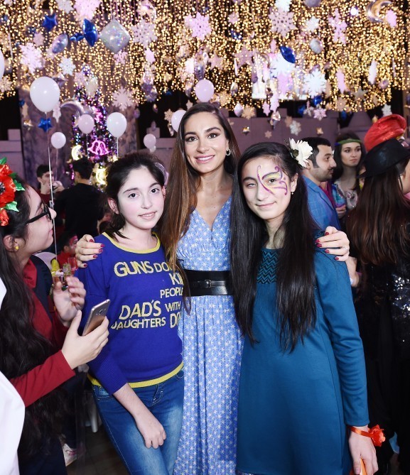 Mehriban Əliyeva qızları ilə bayram şənliyində - FOTOLAR