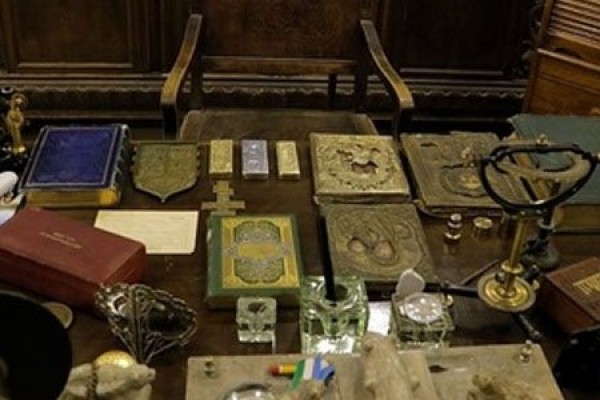 Stalinin itən xəzinəsi tapıldı: qızıl kitablar, 8 kiloqramlıq külçələr...
