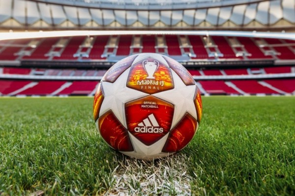 UEFA yeni topu təqdim etdi 