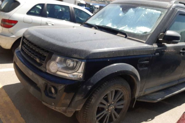 Azərbaycanda şassi nömrəsi saxta olan "Land Rover" saxlanıldı 