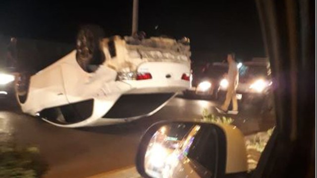 Sumqayıtda avtomobil dirəyə çırpıldı - Sürücü yaralandı