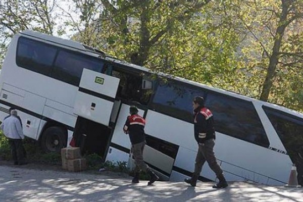 Türkiyədə sərnişin avtobusu dərəyə aşıb: 3 ölü, 10 yaralı