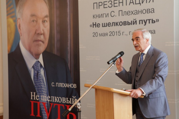 Nazarbayev Polad Bülbüloğluna məktub ünvanlayıb 