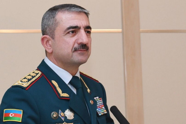 General Firad Əliyevi medalla təltif etdi - FOTO