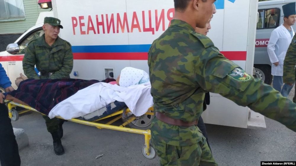 Qırğızıstan Tacikistanla müharibəyə başladı: Ölən və yaralılar var (VİDEO)