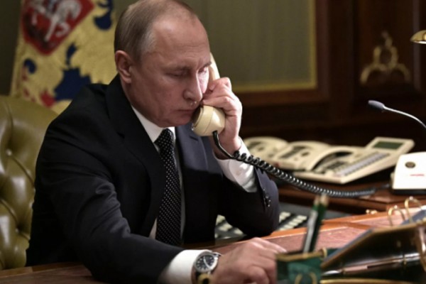 Putinlə Merkel arasında telefon danışığı olub 