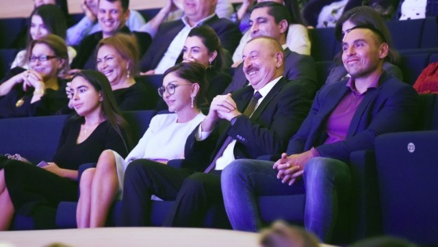 Prezidenti güldürən şoumen Bakıdan bu görüntünü paylaşdı - VİDEO