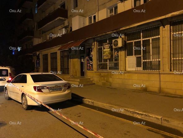 Bakıda DƏHŞƏT: Qısqanc kişi sevgilisini küçədə öldürdü