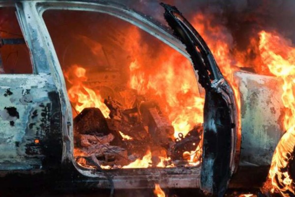Sumqayıtda "Opel" yandı 