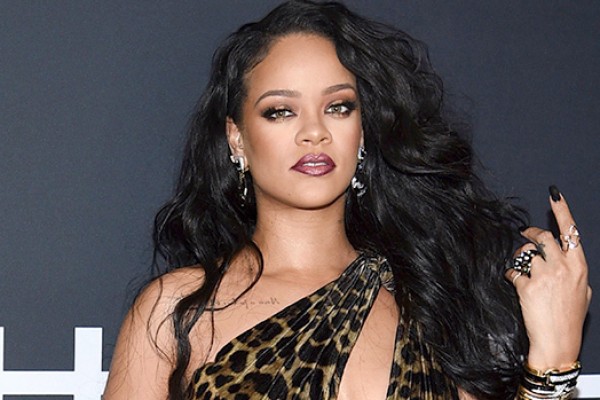 Rihannadan izləyicilərinə yeni il hədiyyəsi - VİDEO