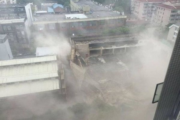 Hindistanda bina çökdü  - 5 nəfər öldü