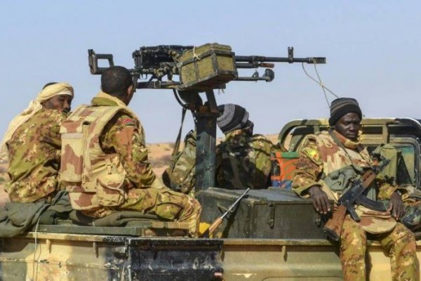 Malidə silahlılar hərbi düşərgəyə hücum - 19 hərbçi ölüb