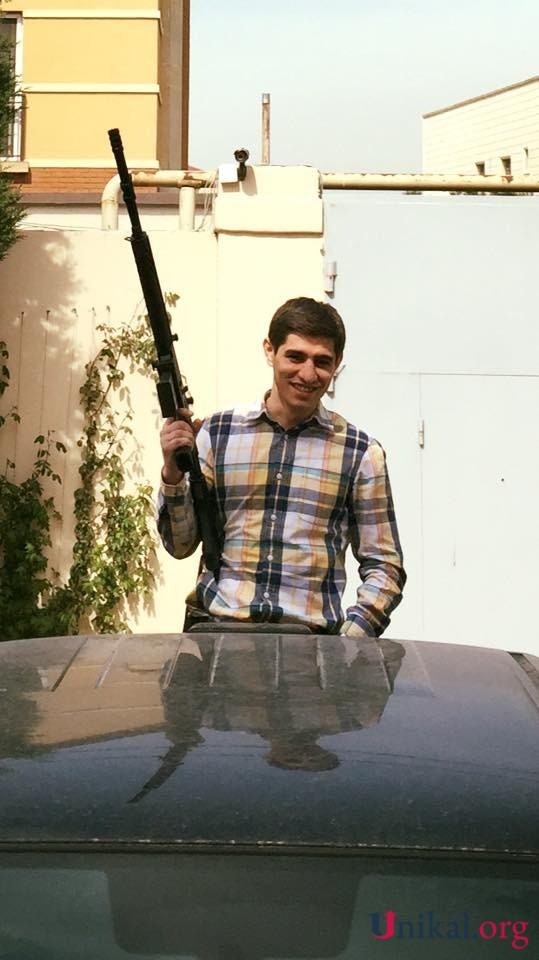 Gülər Əhmədovanın oğlunun silahla görüntüsü yayıldı - FOTO
