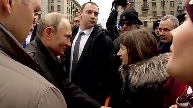 Putinə gözlənilməz sual: "Siz 170 dollara dolana bilərsiz?"(VİDEO)