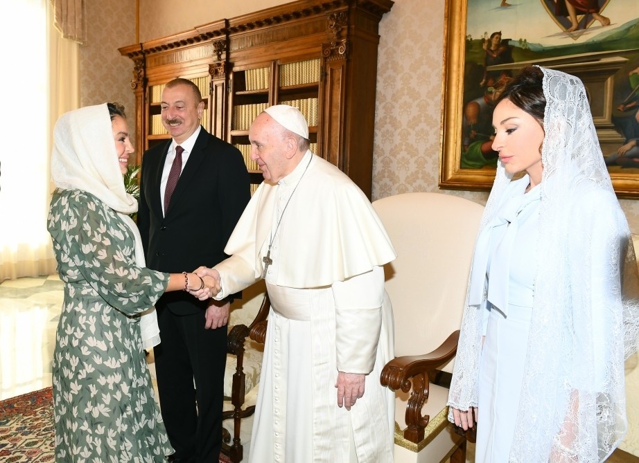 İlham Əliyev Papa Fransisk ilə görüşdü - Yenilənib (Foto)
