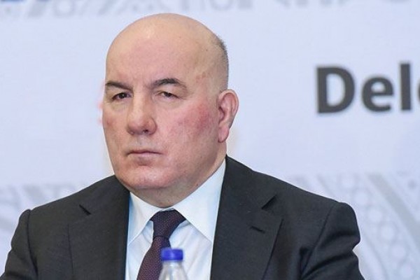 Deputat Elman Rüstəmovu tənqid etdi