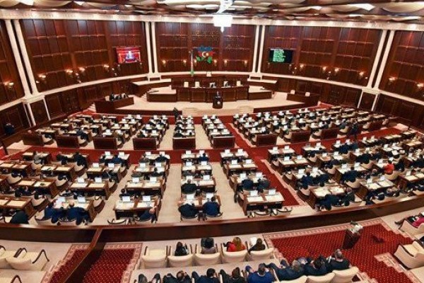 Milli Məclisin plenar iclaslarının saatı dəyişdi 