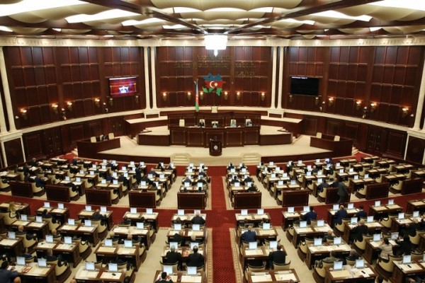 Deputatlar Azərbaycan həkimlərini alqışladılar 