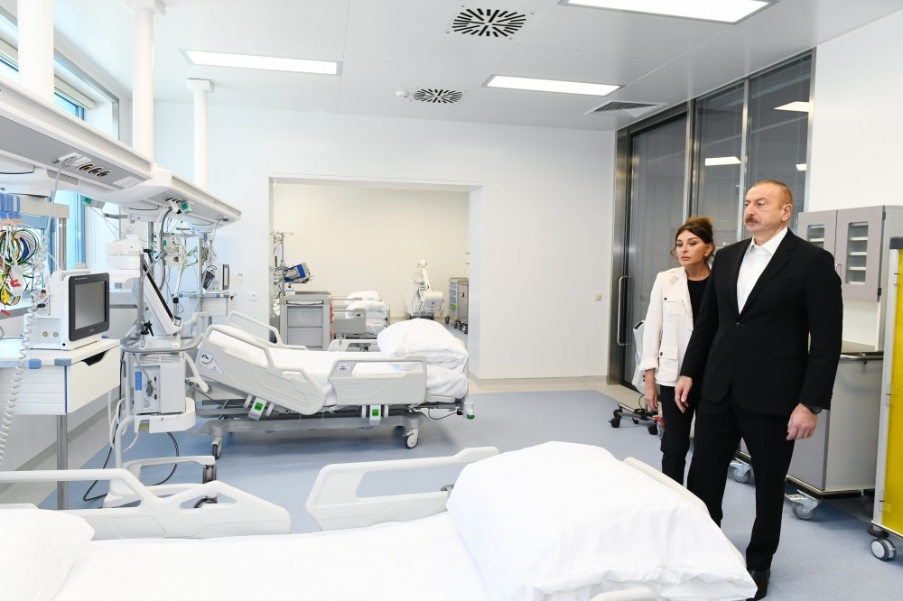 Prezident və birinci xanım “Yeni klinika”nın açılışında - FOTOLAR (YENİLƏNİB)