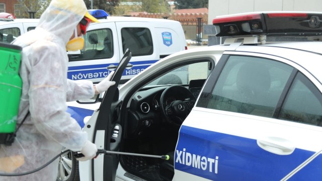 Gəncədə polis avtomobilləri də dezinfeksiya edildi - FOTOLAR