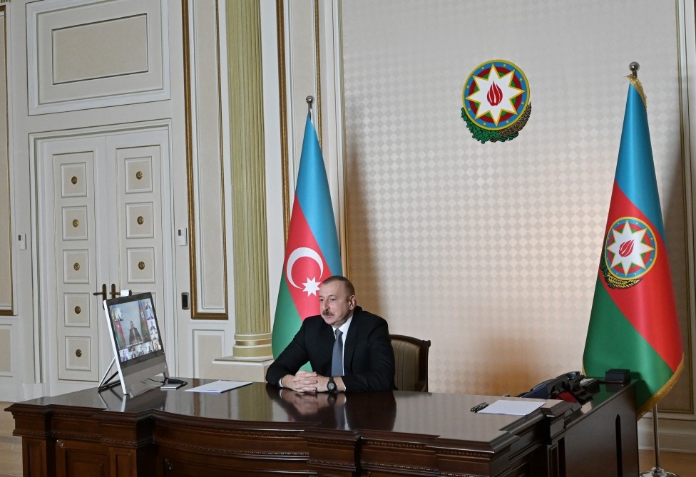 İlham Əliyev bank prezidenti ilə videokonfrans keçirdi - FOTOLAR