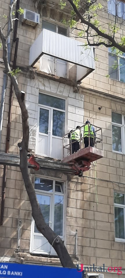 Bakıda uçan binanın balkonu digərlərini də uçurdu - FOTO+VİDEO