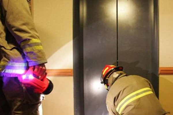 Bakıda liftdə qalan 5 nəfər xilas edildi