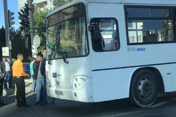 Bakıda avtobus piyadanı vurub öldürdü 