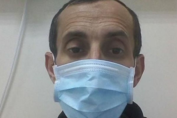 Azərbaycanlı jurnalist koronavirusdan ölən anasının dəfnində gedə bilmədi 