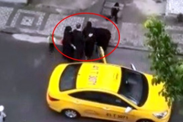 Taksi sürücüsü hamilə qadını xəstəxanaya aparmadı: "Maşın çirklənəcək" - VİDEO