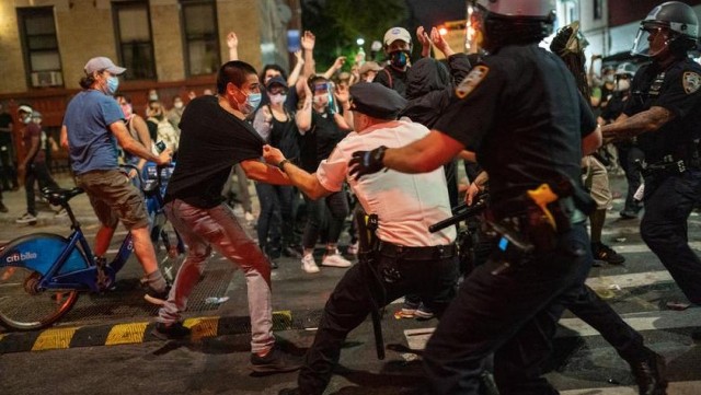 ABŞ polisi etirazçılara qarşı bu üsuldan istifadə etdi - VİDEO