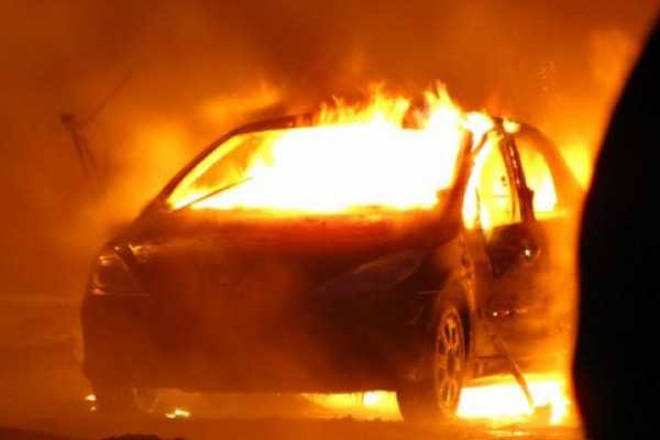 Abşeronda avtomobil yandı 