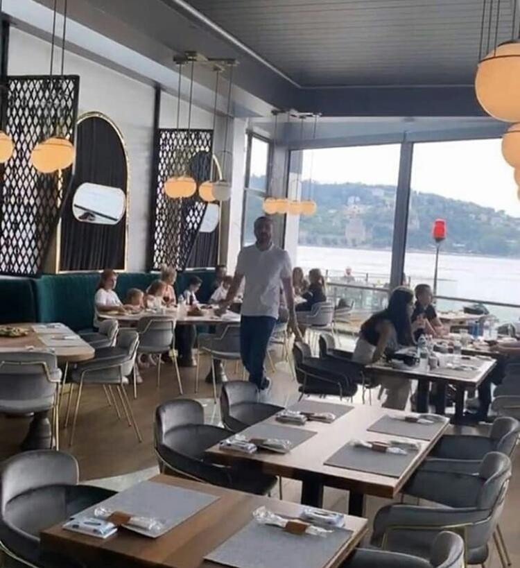 Məşhur müğənni restoran açdı - FOTOLAR