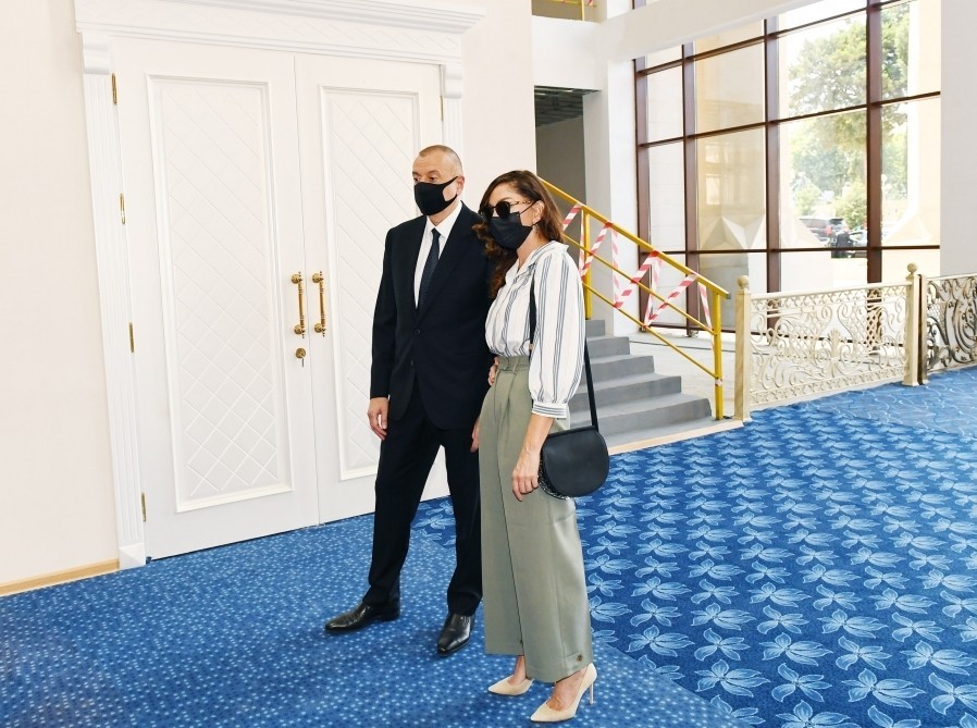 İlham Əliyev Gəncə Dövlət Dram Teatrının yeni binasının tikintisi ilə tanış olub - FOTOLAR