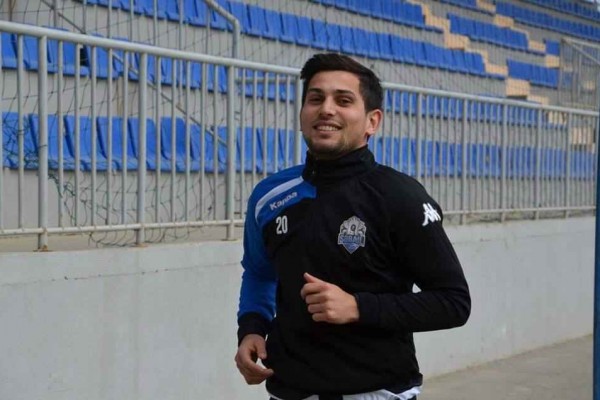 Azərbaycanda 28 yaşlı futbolçu karyerasını bitirdi 