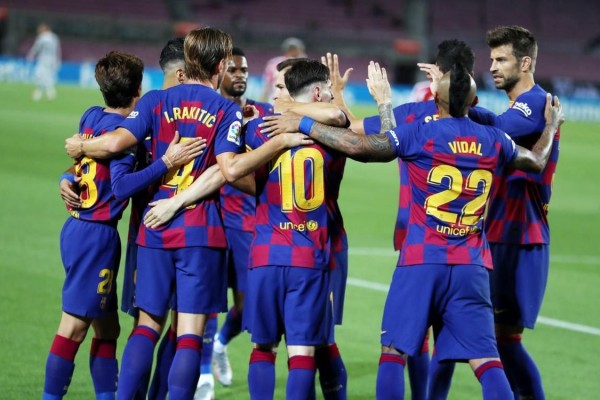 "Barselona" 12 futbolçusunu satır 