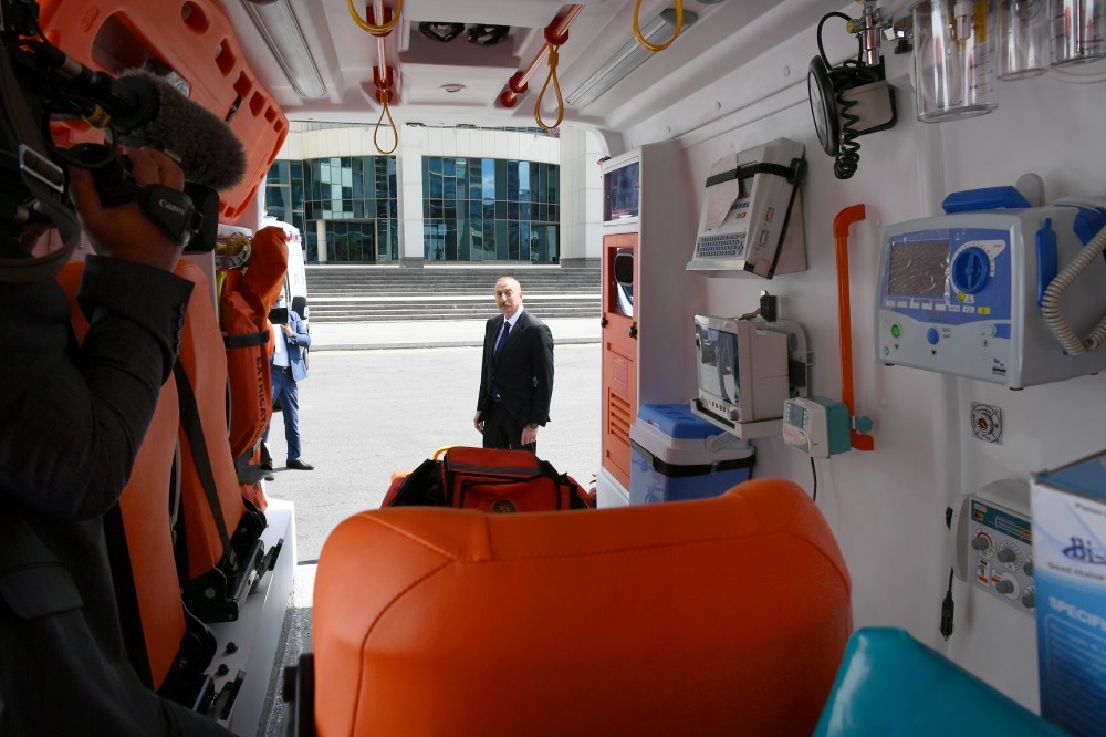 Yeni təcili tibbi yardım maşınları gətirildi - Prezidentin tapşırığı ilə (FOTOLAR)