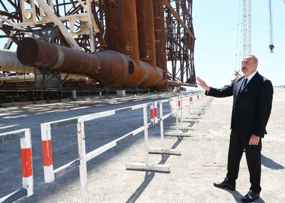 Prezident “Qarabağ” yatağının dənizə yola salınması mərasimində iştirak etdi- FOTOLAR