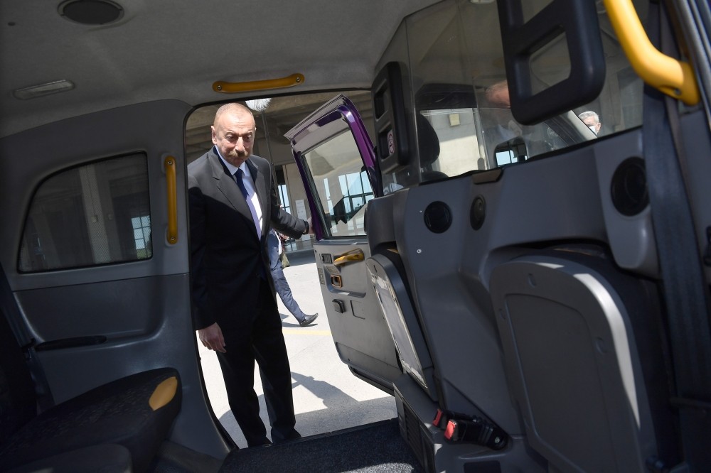 İlham Əliyev yeni "London taksi"ləri ilə tanış oldu (FOTOLAR-YENİLƏNİB)