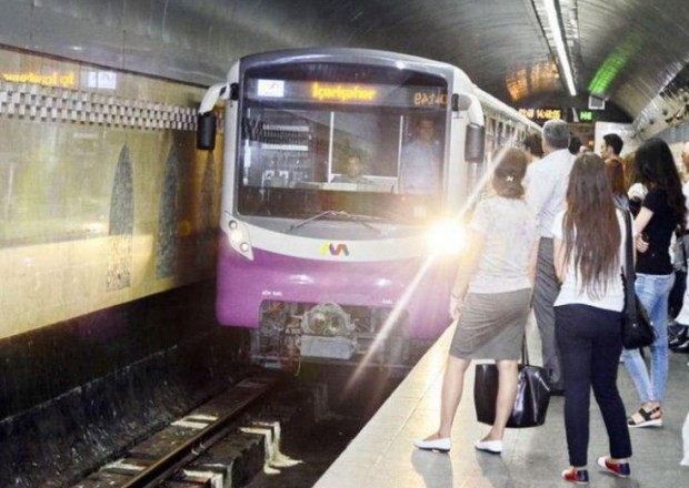 Bakı metrosunda qatarda texniki problem yarandı 